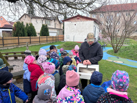 Na zahradu nám přijel traktor